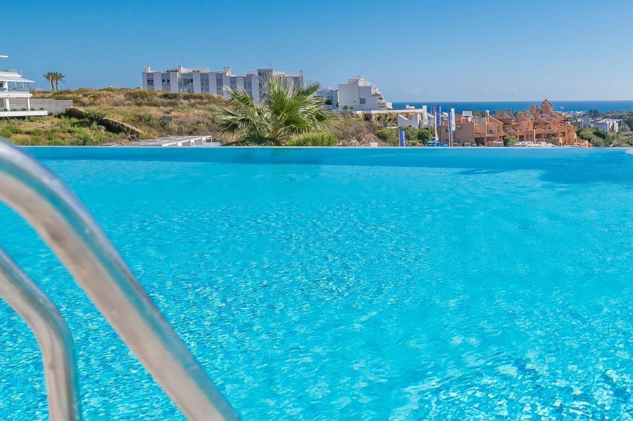 Apartamento Unique 3-Bdrm Townhouse, Stunning View, Pool & Bbq Estepona Exterior foto
