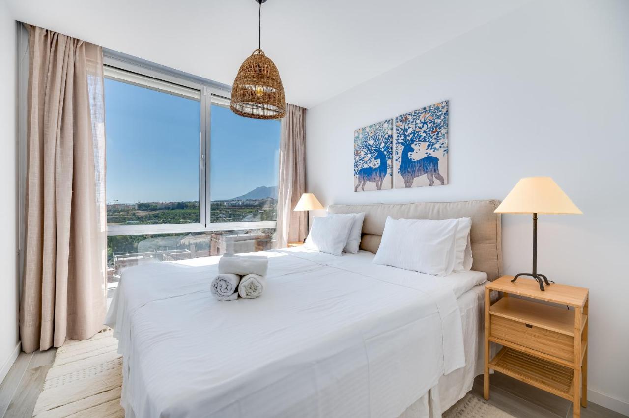 Apartamento Unique 3-Bdrm Townhouse, Stunning View, Pool & Bbq Estepona Exterior foto