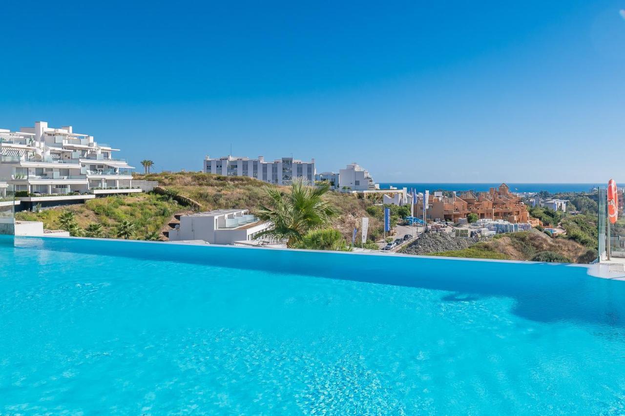 Apartamento Unique 3-Bdrm Townhouse, Stunning View, Pool & Bbq Estepona Exterior foto