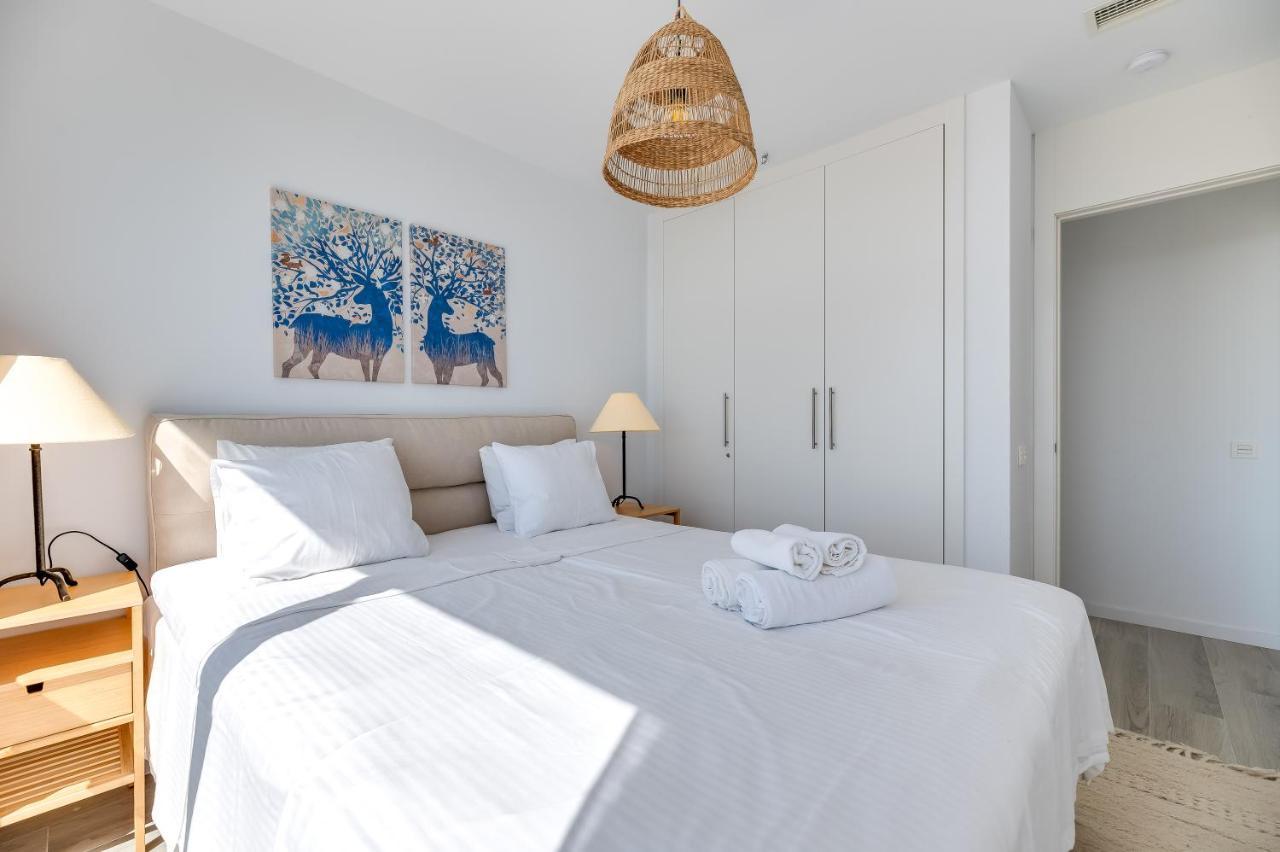 Apartamento Unique 3-Bdrm Townhouse, Stunning View, Pool & Bbq Estepona Exterior foto