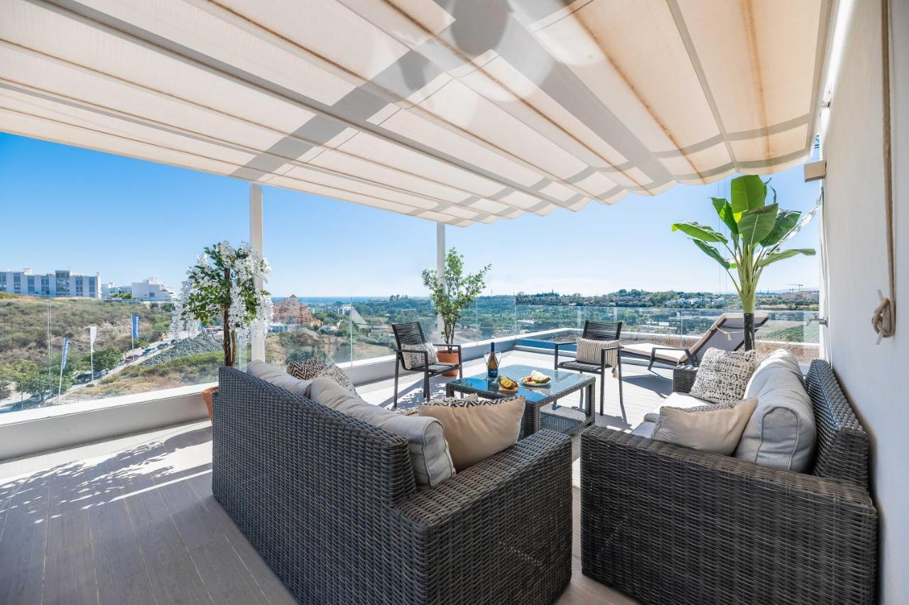 Apartamento Unique 3-Bdrm Townhouse, Stunning View, Pool & Bbq Estepona Exterior foto