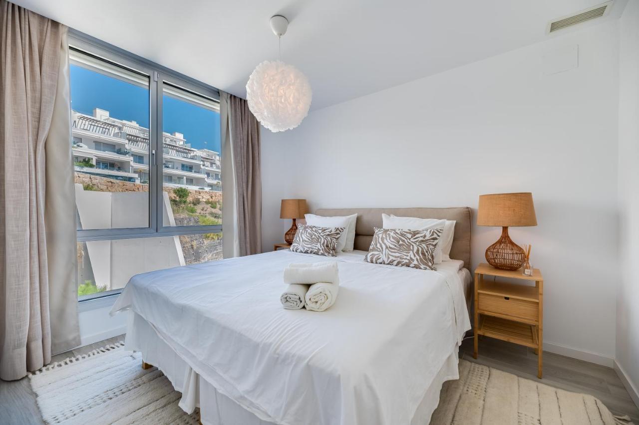 Apartamento Unique 3-Bdrm Townhouse, Stunning View, Pool & Bbq Estepona Exterior foto
