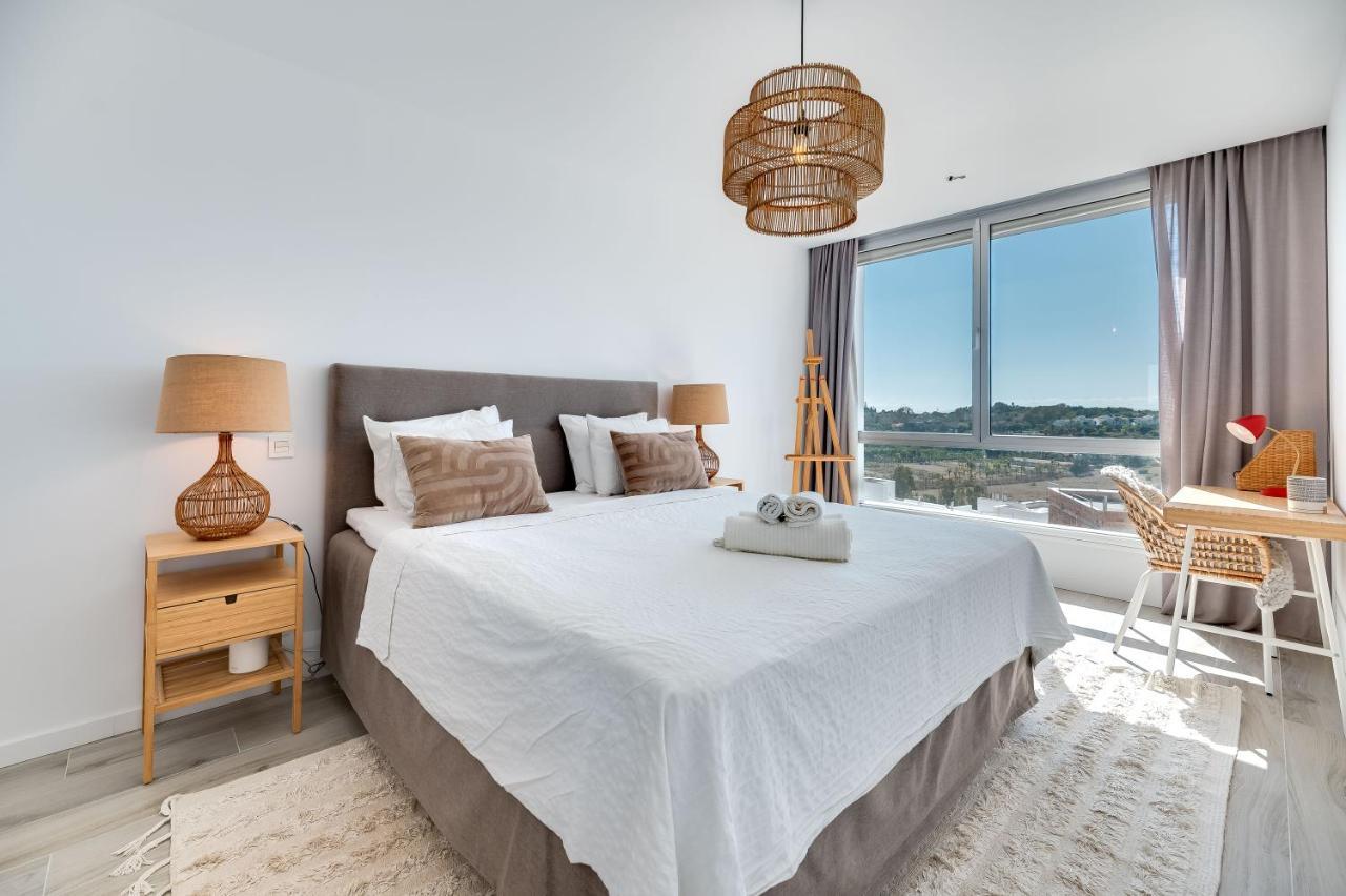 Apartamento Unique 3-Bdrm Townhouse, Stunning View, Pool & Bbq Estepona Exterior foto