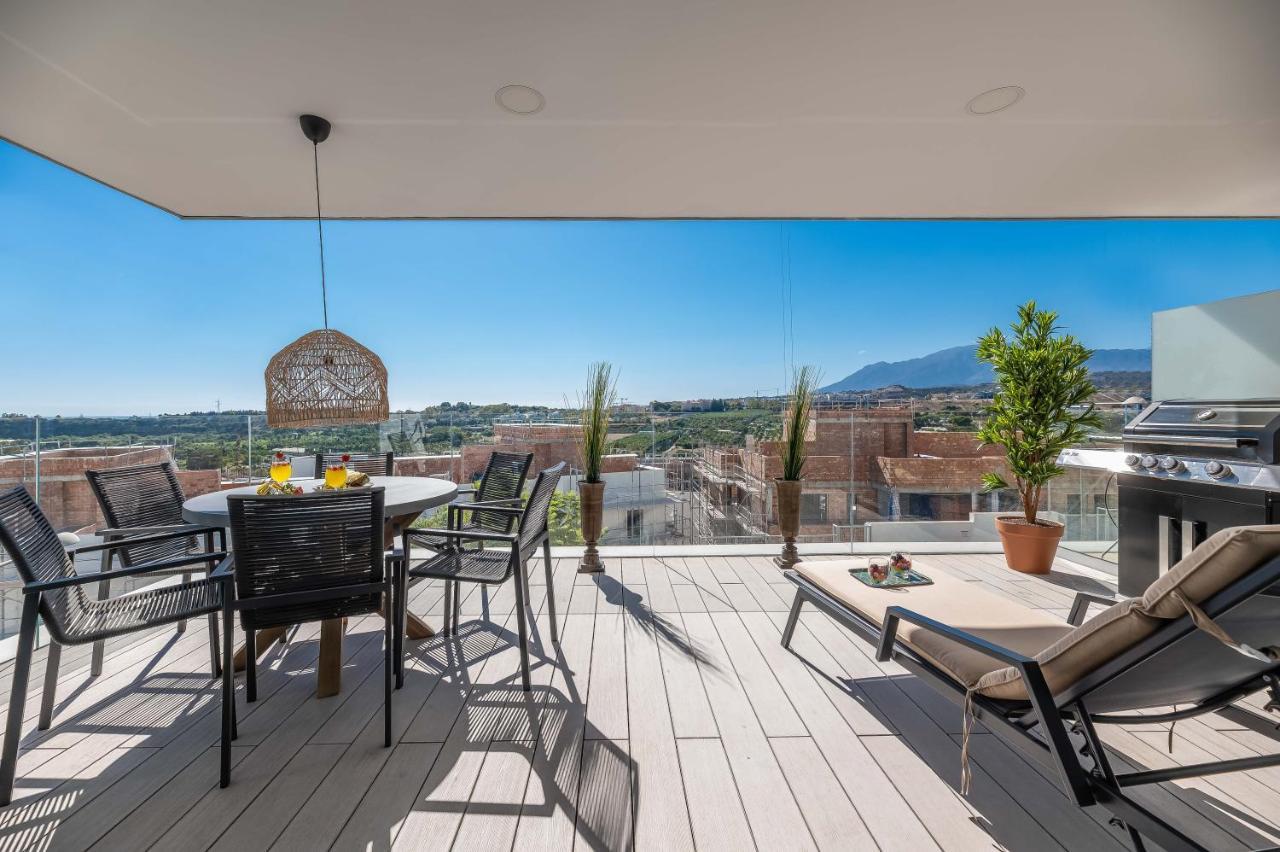 Apartamento Unique 3-Bdrm Townhouse, Stunning View, Pool & Bbq Estepona Exterior foto