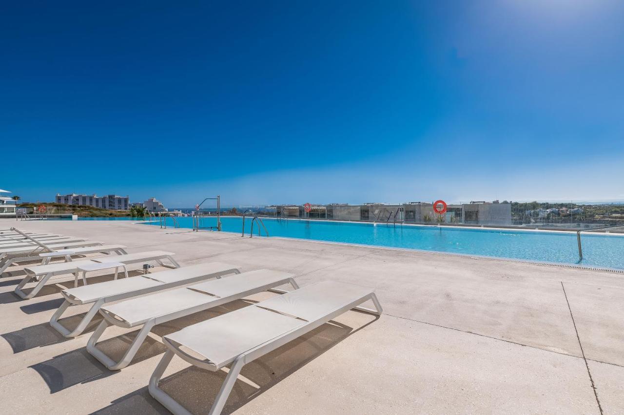 Apartamento Unique 3-Bdrm Townhouse, Stunning View, Pool & Bbq Estepona Exterior foto