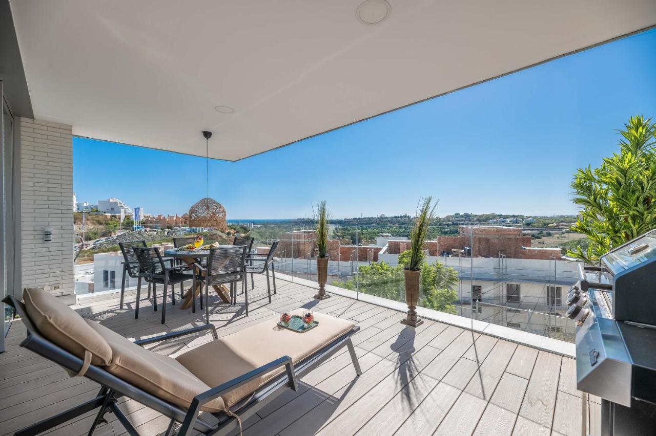 Apartamento Unique 3-Bdrm Townhouse, Stunning View, Pool & Bbq Estepona Exterior foto
