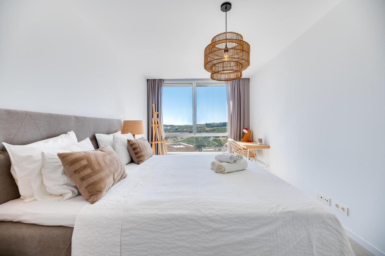 Apartamento Unique 3-Bdrm Townhouse, Stunning View, Pool & Bbq Estepona Exterior foto