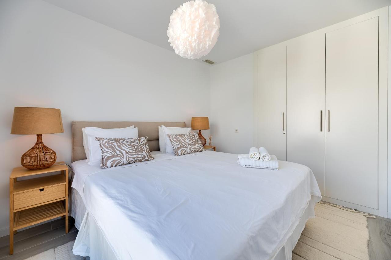 Apartamento Unique 3-Bdrm Townhouse, Stunning View, Pool & Bbq Estepona Exterior foto