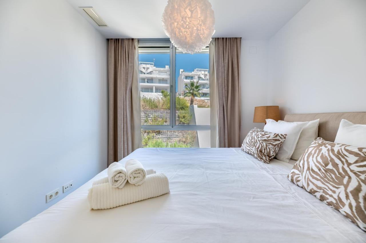 Apartamento Unique 3-Bdrm Townhouse, Stunning View, Pool & Bbq Estepona Exterior foto