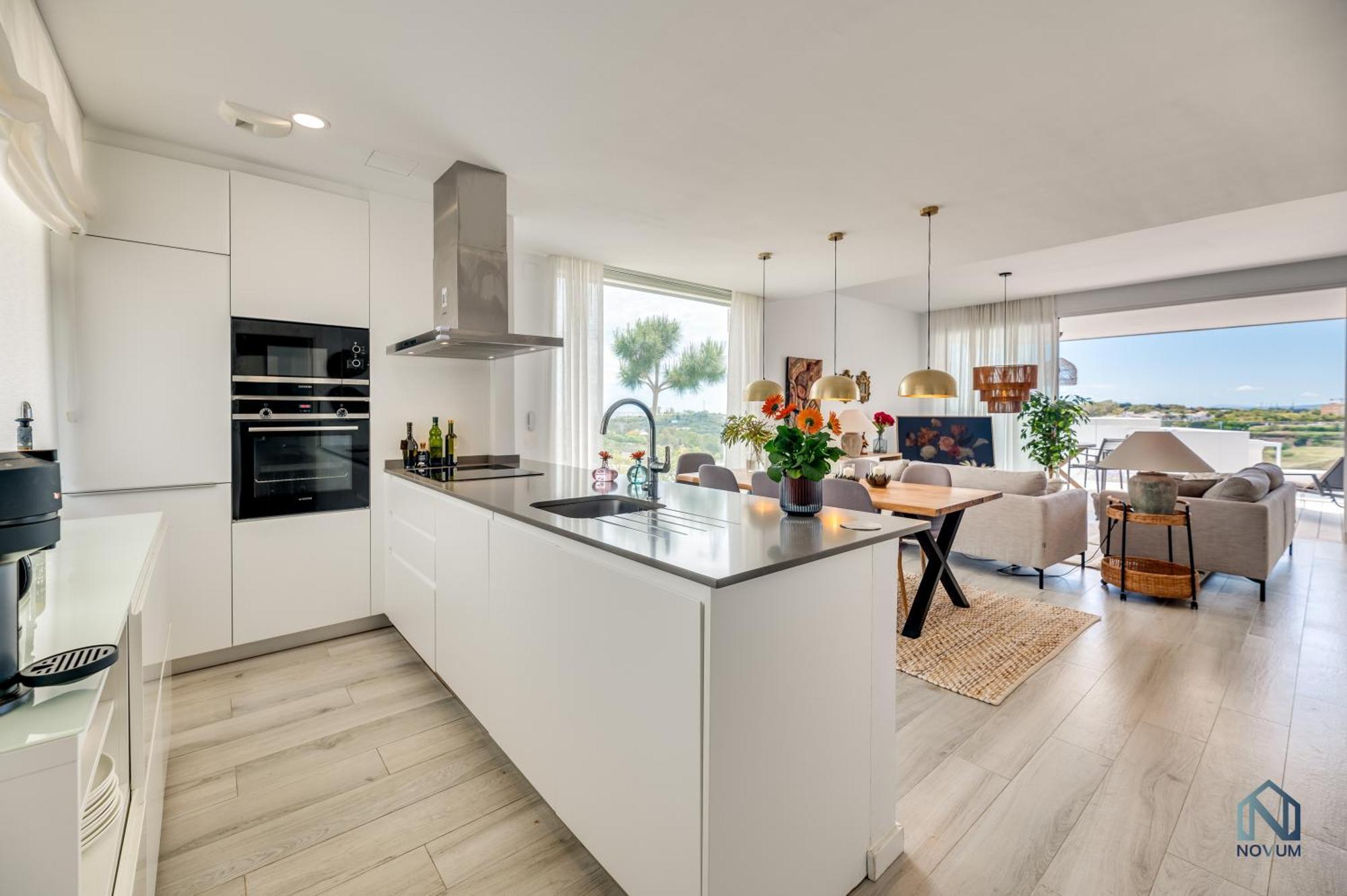 Apartamento Unique 3-Bdrm Townhouse, Stunning View, Pool & Bbq Estepona Exterior foto